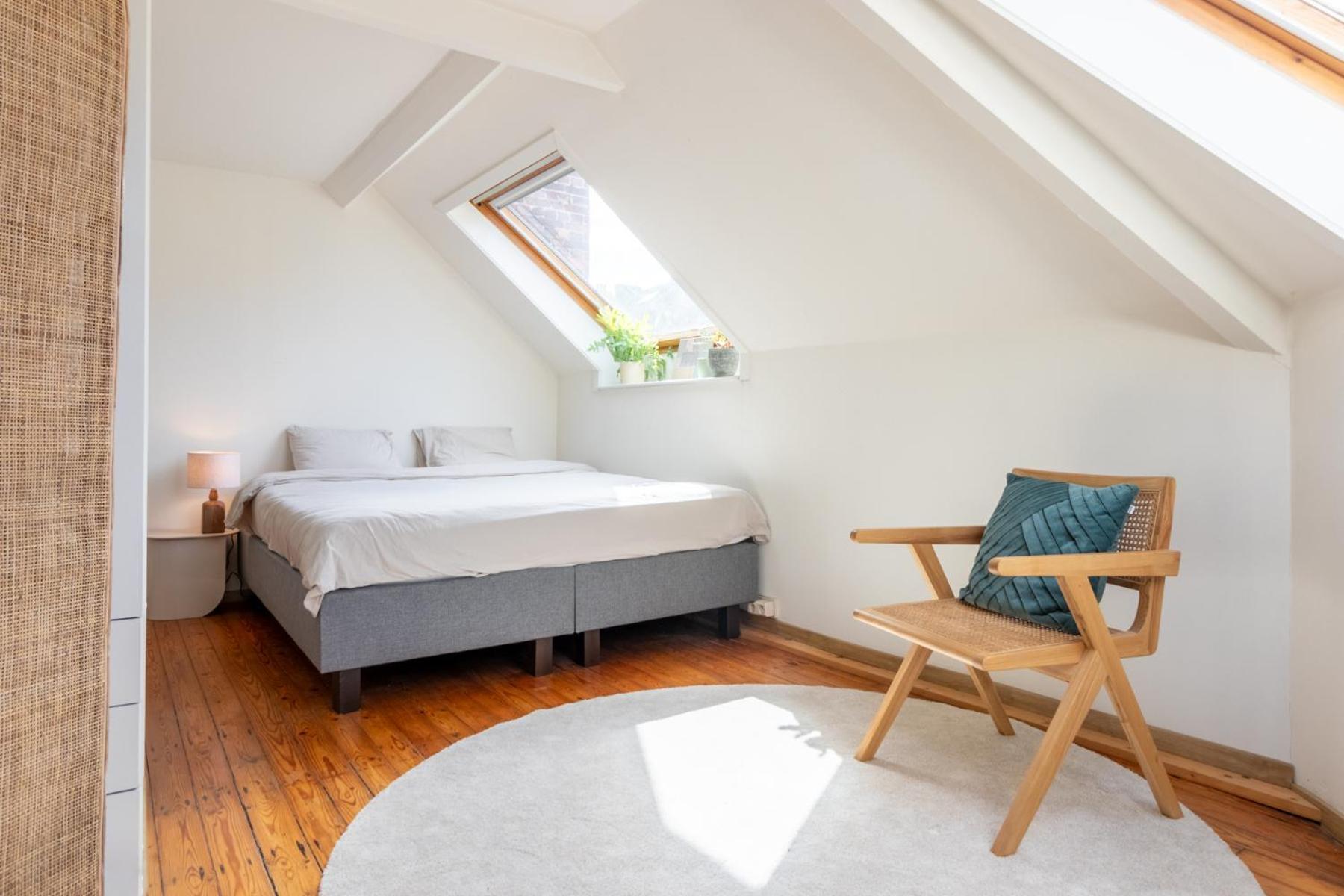 Private Nearby Old Town Apartment *